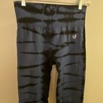 Active USA Women’s Shoactive Athletic Capri Leggings S Small Blue Black Print Waist 24” Photo 3