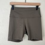 Nobull  high rise biker shorts olive green medium 6” Photo 3
