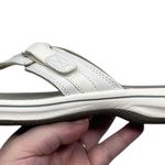 Clarks “Brinkley” Jazz White Flip Flop Sandals Synthetic Women’s Size 9 Photo 12