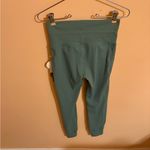 Vuori NWT  Daily Pocket Leggings in Hedge Green Photo 6