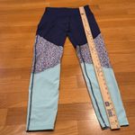 Old Navy  active women’s legging size medium. Photo 4