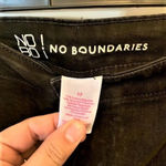 No Boundaries black high rise mom jeans  w/straight leg ‎ 17 Photo 3