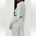 Beach Riot Francine Silver Shine Crop Top Women’s Long Sleeve Activewear Yoga Photo 3