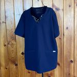 FIGS Catarina one pocket scrub top women’s nurse scrubs navy blue Size XL Photo 3
