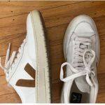 VEJA Gold and white Vejas size 7 (38) Photo 0