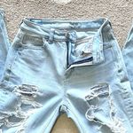 American Eagle Destroyed Mom Jean in Light Wash Size 00 Photo 11