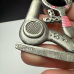 Spoontiques Hairstylist Tools Hairdryer Mirror Brooch Pin Pewter Tone Signed Silver Photo 13