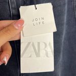 ZARA CROPPED FLARE HIGH-WAIST JEANS- BLACK. SIZE 4 Photo 4