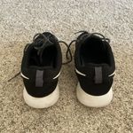 Nike  Women's Black and White Athletic Shoes Photo 2