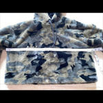 Forever 21  green faux fur camo‎ crop hooded sweater small Photo 1
