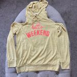 Le lis “Hello Weekend” Graphic Cold Shoulder Hoodie Photo 8
