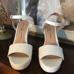 Chinese Laundry WHITE FAUX LEATHER EMBOSSED PLATFORM HEEL SHOES (9.5) Photo 6