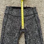 Lululemon  black & white pattern mesh panel leggings size 6 Photo 11
