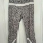 Lululemon Run: Inspire Crop II *All Luxtreme
Petite Fleur Silver Spoon/White 8 Photo 7