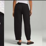 Lululemon  Scuba Mid-Rise Barrel-Leg Pant *7/8 Length Size medium Photo 2