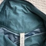 Lululemon clip in crop Capri leggings Heathered Texture Lotus Camo Oil Slick Blue/Alberta Lake Photo 3