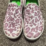 Oofos OOmg eeZee Low Womens size 9.5 Shoes Slip On Rose Leopard Recovery Sneaker Purple Photo 3