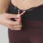 Lululemon  Kris Cross Crop Black MeshStretch Full-On Luxtreme size 4 leggings Photo 3