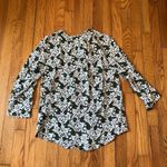 Fun2Fun  NWOT Stitch Fix Maley Green Floral Pleated Swing Blouse - Size S Photo 9