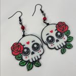 Cute Skull & Rose Dangle Earrings – Spooky Cute Statement Jewelry Black Photo 2