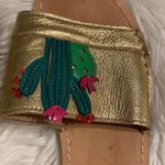 Kate Spade  SANDALS SIZE 7.5 good condition color gold with green and red Photo 3