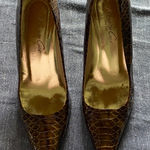 Kenneth Cole  MADE IN SPAIN 8M  BROWN REPTILE PATTERN PATENT LEATHER 2.5" PUMPS Photo 0