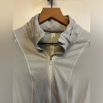 Lululemon  Women's‎ Gray Athletic Jacket Thumb Holes Hood Ribbed Size 8 Photo 2