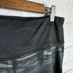 Athleta Womens Chaturanga Multi Flare Print 7/8 Leggings size Medium Gray Black Photo 6
