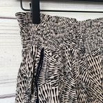 Three Dots Black & Beige Patterned High Waisted Pull On Shorts Photo 4