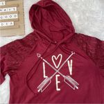 Jerry Leigh tee shirt size large Love arrow Long Sleeve Graphic maroon pocket Photo 5