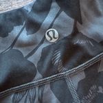 Lululemon 🖤  Floral Print Cropped Leggings 🖤  Size 2 Photo 2