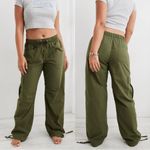 Aerie NWT  Women’s Avenue Baggy Cargo Pants Pull On Lightweight in Green Flame L Photo 1