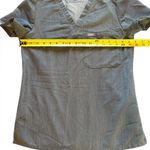 FIGS  Catarina One Pocket Scrub Top Womens Size XS Gray Graphite 2453 Photo 5