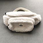 Alo Yoga Sherpa Explorer Fanny Pack Ivory Photo 2