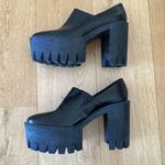 Stella McCartney  - Chunky Lug Sole Platform Clogs in Black Photo 2