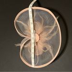 None Fascinator hat, blush pink, hair pin fastening, real feathers detail Photo 6