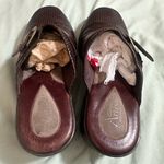 Clarks  Artisan Women’s Burgundy Woven Leather Mule Clogs Shoes Sz 10 Photo 2