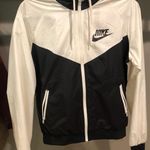 Nike Women’s Wind Breaker Photo 0