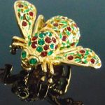 Joan Rivers HOLLY JOLLY BEE PIN BROOCH Holiday Christmas Holly Berries Green Red Photo 0