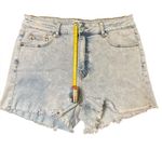 Pink Lily  Light Wash Denim Frayed Shorts Women’s Size 31 Mid Rise 3” Inseam Photo 4