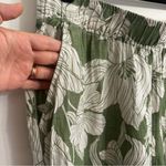Tahari Linen Pants Women’s size XL Green and White Tropical Print Wide Leg Pants Photo 3