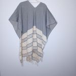 Tribe Alive  Caftan Poncho in gray and white Photo 2