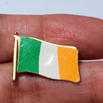 Vintage Ireland Irish Paper Flag Gold Tone Aluminum Pin Hong Kong Photo 0