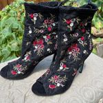 Betsey Johnson Blue by Sb-Diem Ankle Bootie Pump Black Lace Floral Size 7 EUC Photo 3