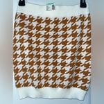 Papaya NWT Stretchy Soft Houndstooth Lined Mini Skirt in White-Toffee Sz Medium Photo 3