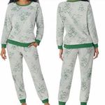 women’s fuzzy Pajamas - size M. 2 pc. Super cozy! Star Wars, yoda Photo 1