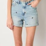 Arizona Jeans Arizona Jean Co. curvy midi jean shorts with embroidered daisy flowers NWT Photo 1