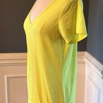 Under Armour  Shirt Neon Yellow Lemon Lime Heat Gear V Neck Women Medium Athletic Photo 2