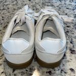 Womens Round Toe Low Top Classic Lace Photo 2