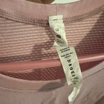 Lululemon  shirt  Photo 2